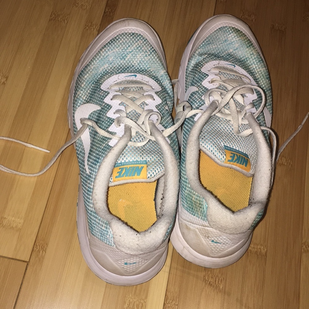 Blue and white Nike Flex Experience RN 4